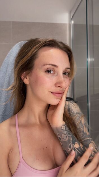 Full leaked Gwenn private photo