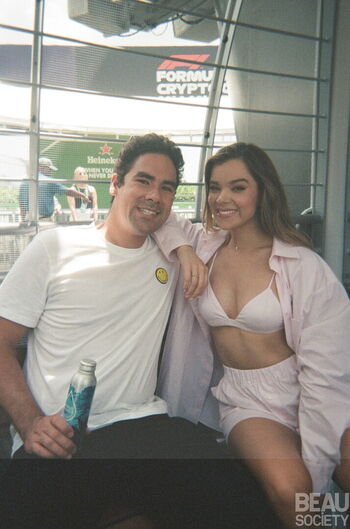 Full leaked Hailee steinfeld private photo