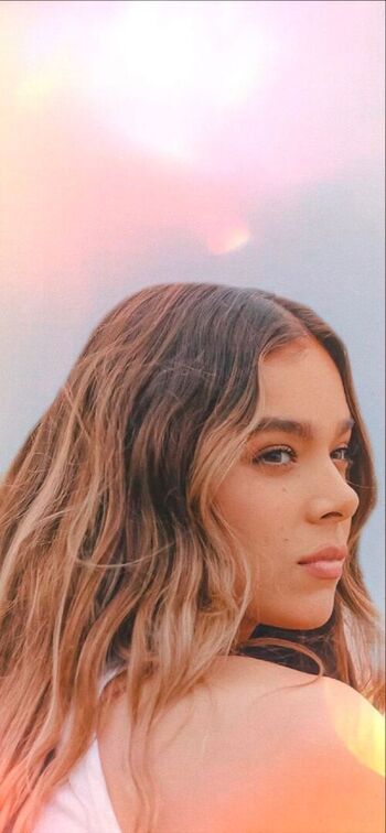 Full leaked Hailee steinfeld page private photo