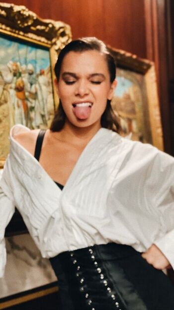 Full leaked Hailee steinfeld page private photo
