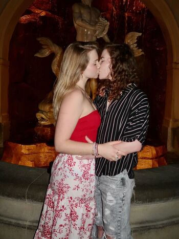 Full leaked Haileeandkendra  page private photo