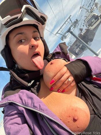 Full leaked Hailey rose private photo