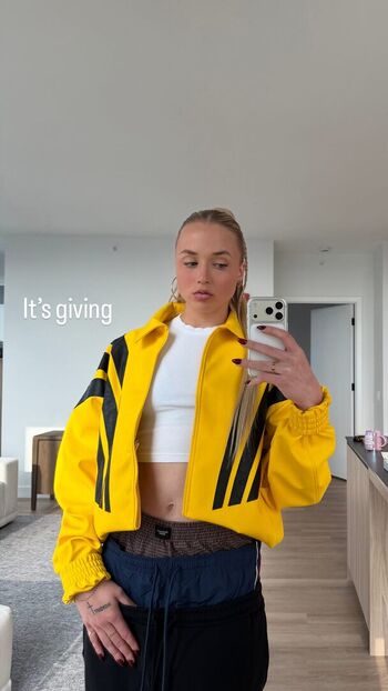 Full leaked Hailey van lith private photo
