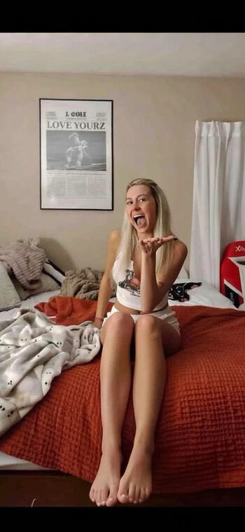 Full leaked Hailey welch private photo