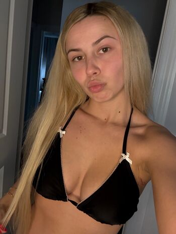 Full leaked Hailey welch private photo