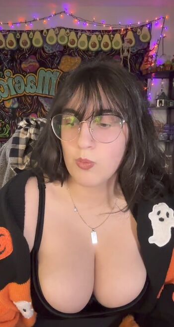 Full leaked Haileyavocad private photo