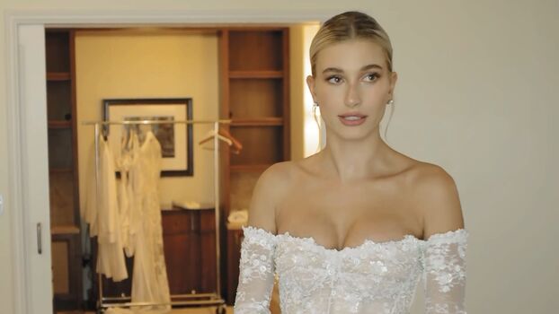 Full leaked Haileybaldwin private photo