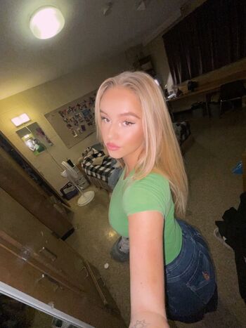 Full leaked Haileyyfriz private photo