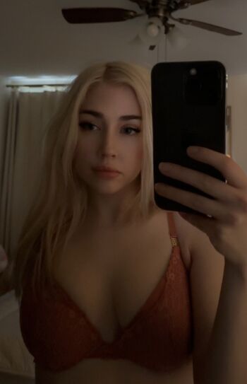 Full leaked Hailsbee  page private photo