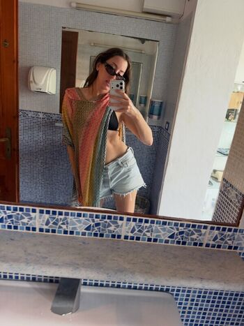 Full leaked Haim sisters private photo