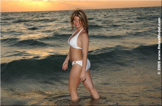 Full leaked Halee model page private photo