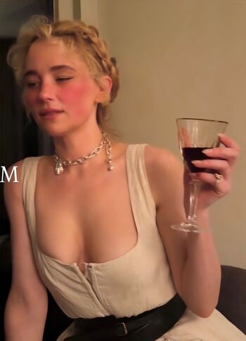 Full leaked Haley bennet private photo