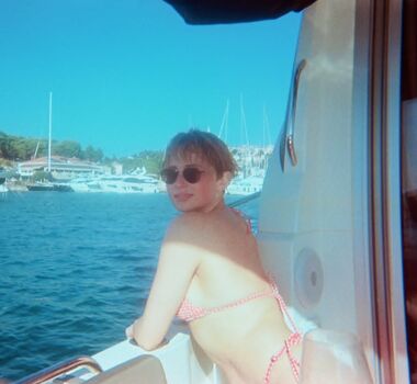 Full leaked Haley bennet private photo