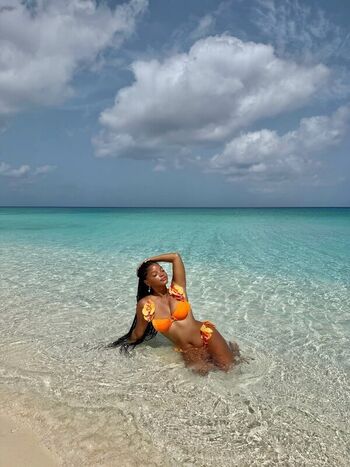 Full leaked Halle bailey private photo