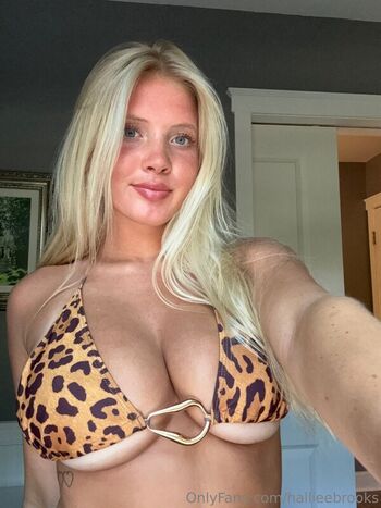 Full leaked Hallieebrooks private photo