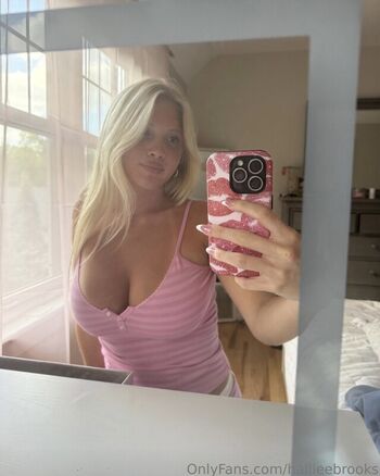 Full leaked Hallieebrooks private photo