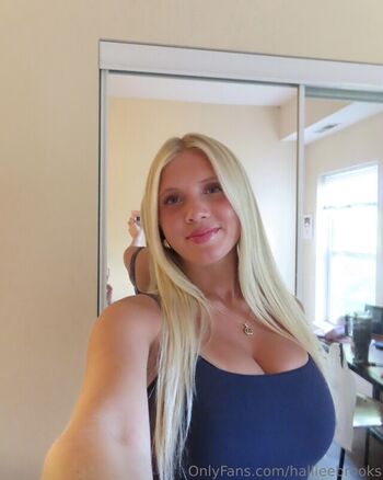 Full leaked Hallieebrooks private photo