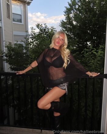 Full leaked Hallieebrooks private photo