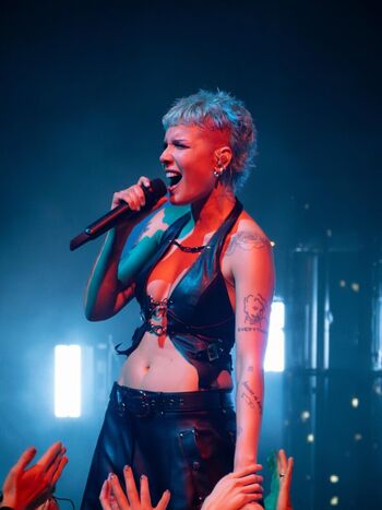 Full leaked Halsey page private photo