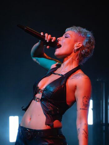 Full leaked Halsey page private photo