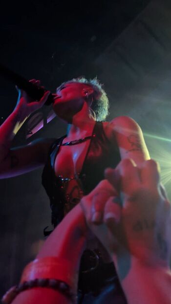 Full leaked Halsey page private photo