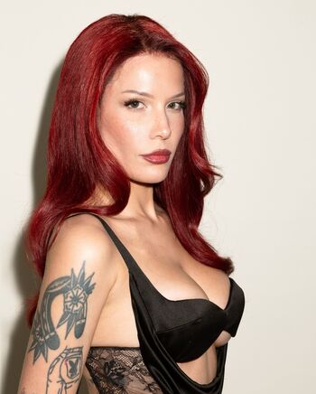 Full leaked Halsey private photo