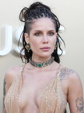 Full leaked Halsey page private photo
