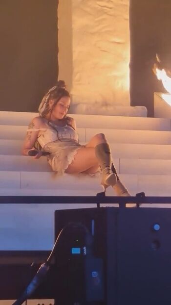 Full leaked Halsey page private photo