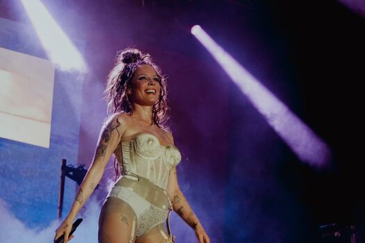 Full leaked Halsey private photo