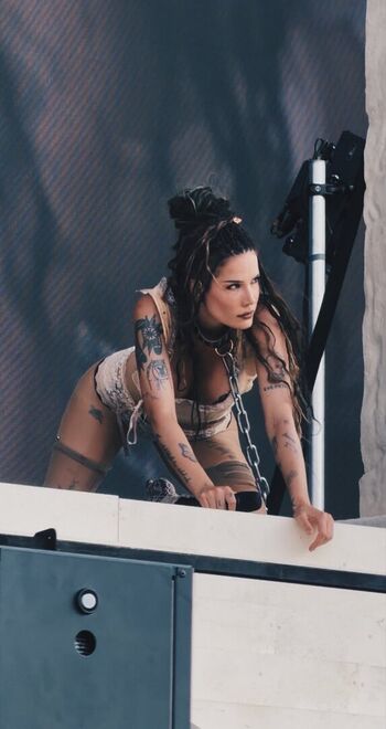 Full leaked Halsey private photo