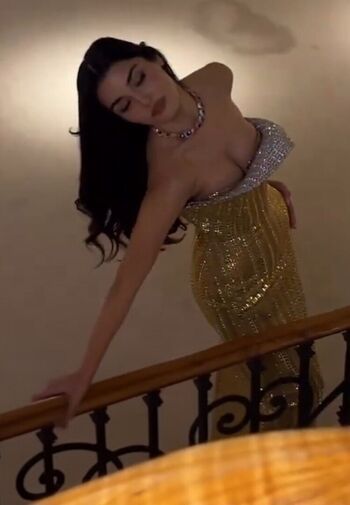 Full leaked Hande ercel private photo