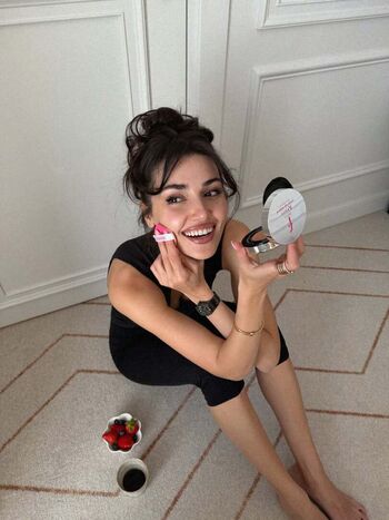 Full leaked Hande ercel private photo