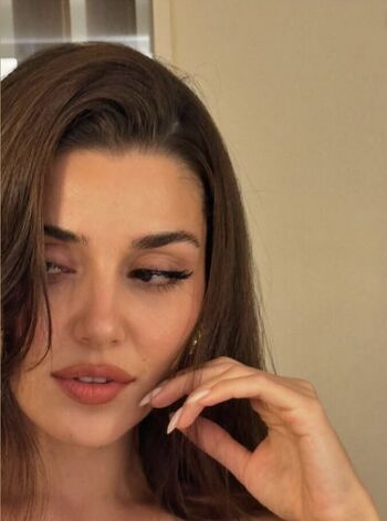 Full leaked Hande ercel private photo