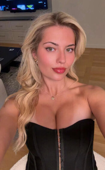 Full leaked Hannah white page private photo