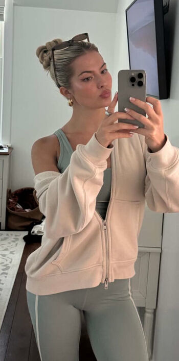 Full leaked Hannah white page private photo