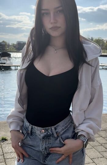 Full leaked Hannahluisienne private photo