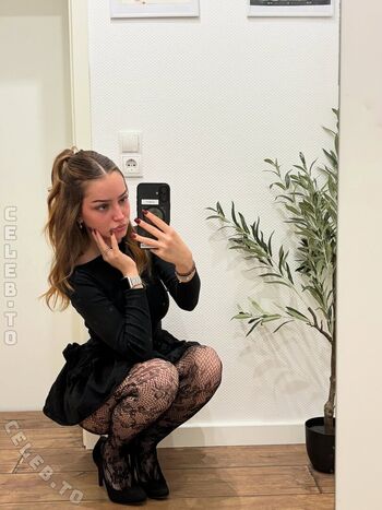 Full leaked Hannahluisienne page private photo