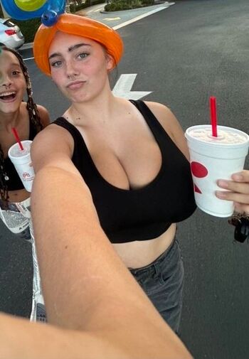 Full leaked Harmonie page private photo