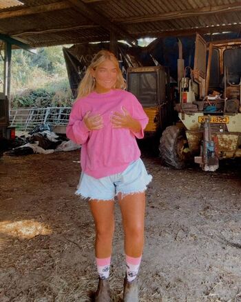 Full leaked Harrietcowan private photo