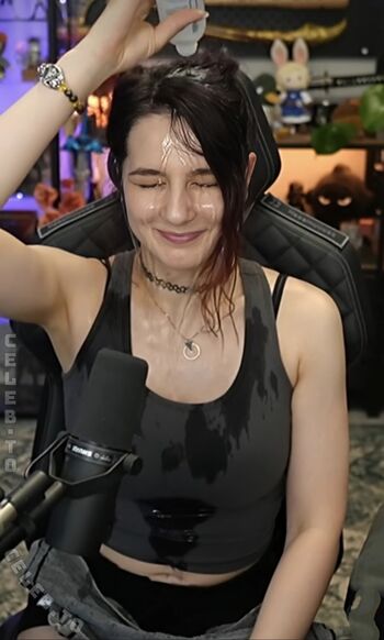 Full leaked Haselnuuuss private photo