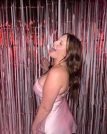 Full leaked Hayley page private photo
