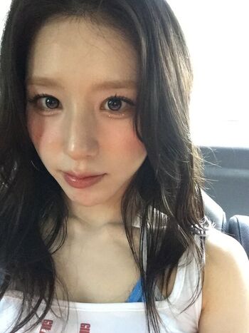 Full leaked Heejin page private photo