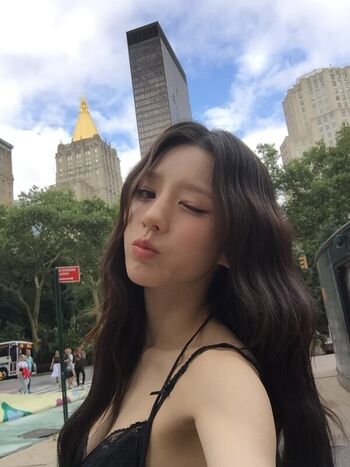 Full leaked Heejin private photo