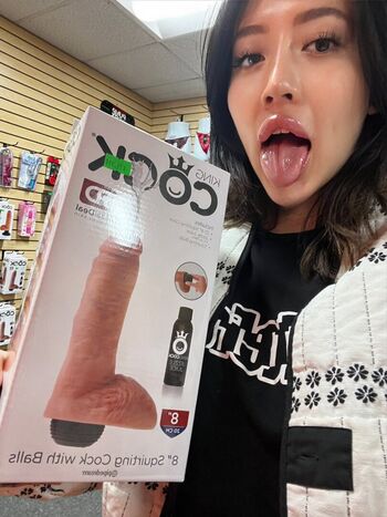 Full leaked Heidikinnns private photo