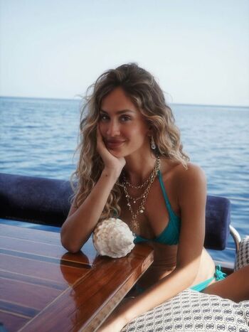 Full leaked Helena prestes private photo