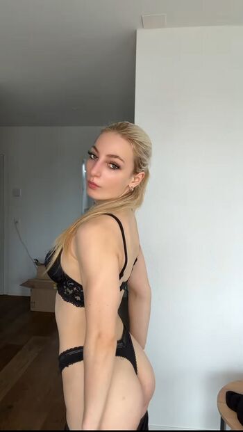Full leaked Helenakingsoul private photo