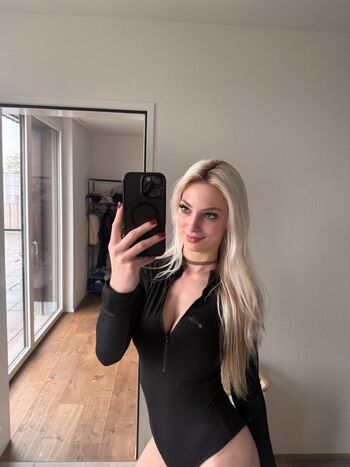 Full leaked Helenakingsoul private photo
