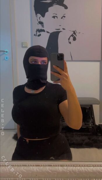 Full leaked Helinhot private photo