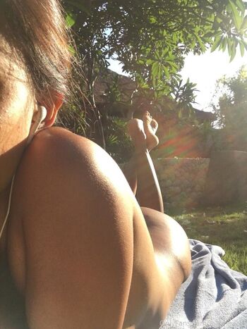 Full leaked Helloarinaa private photo