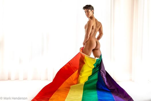 Full leaked Henderson private photo